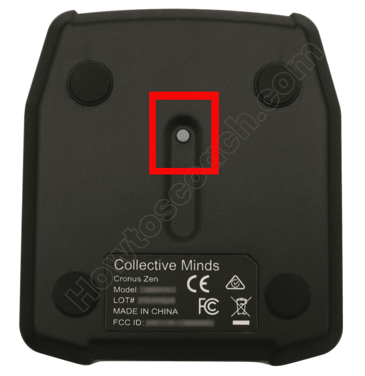 Asegúrese de mantener presionado el botón de puntos azules en la parte inferior mientras conecta su dispositivo.